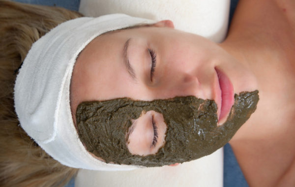 Maschera viso alle alghe riequilibrante